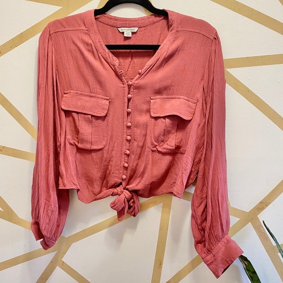 Button tied crop blouse - Picture 1 of 5